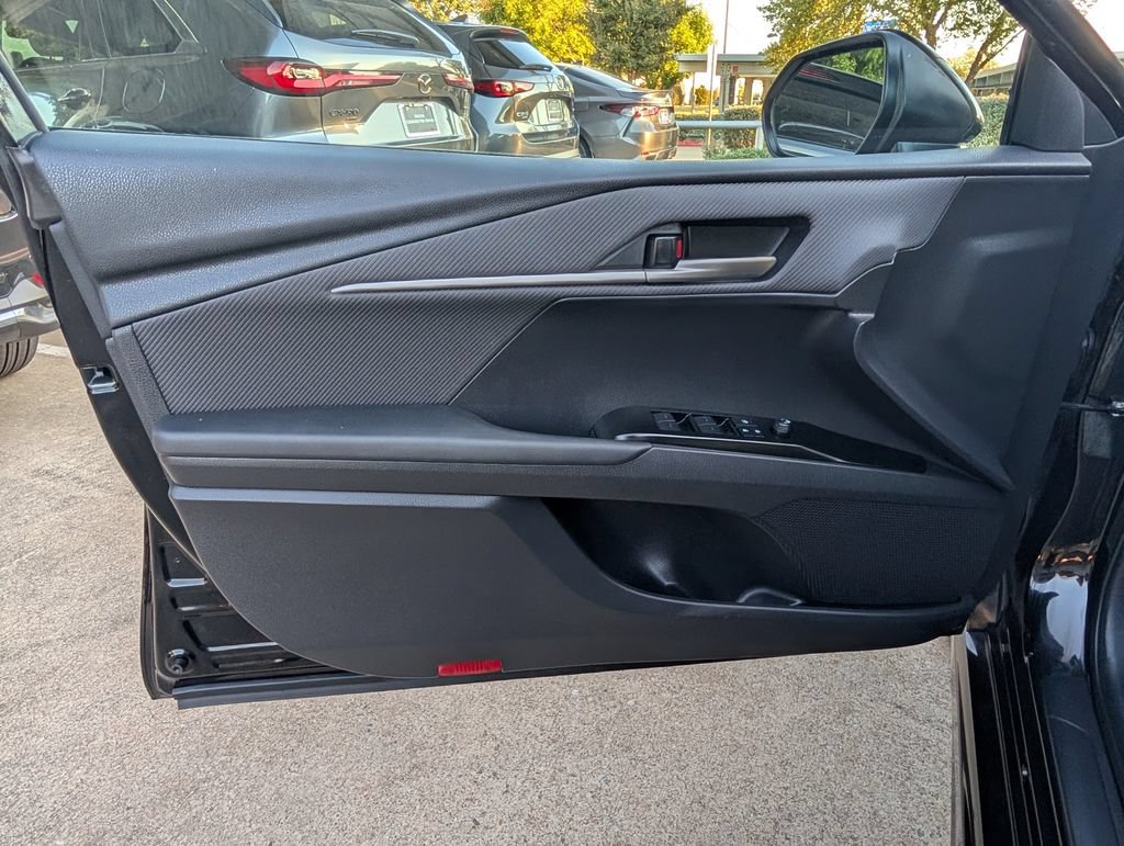 Used 2025 Toyota Camry SE FWD image 15