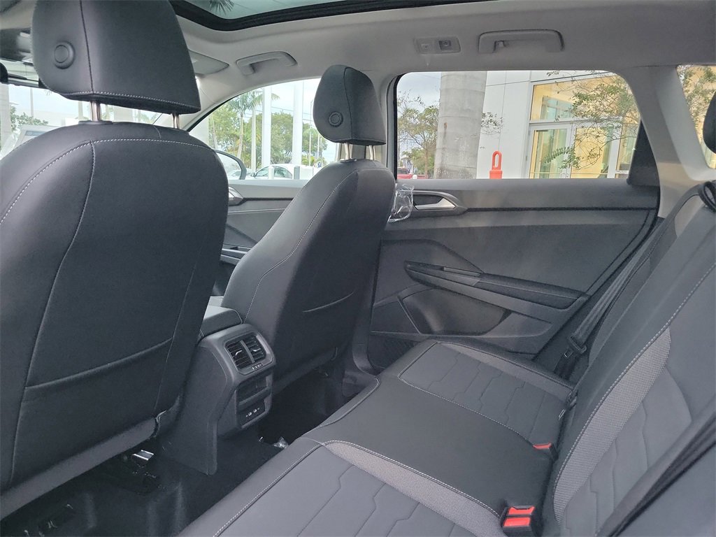New 2026 Volkswagen Taos SE image 5