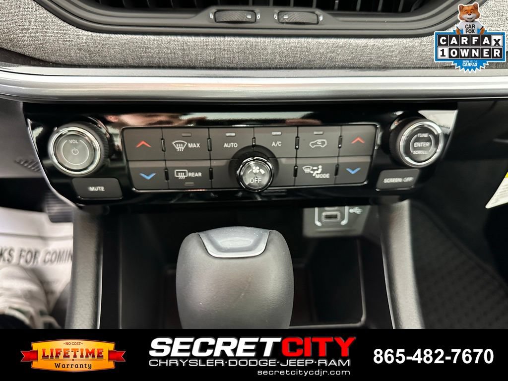 Used 2025 Jeep Compass Latitude w/ Sun & Sound Group AWD/4WD image 22