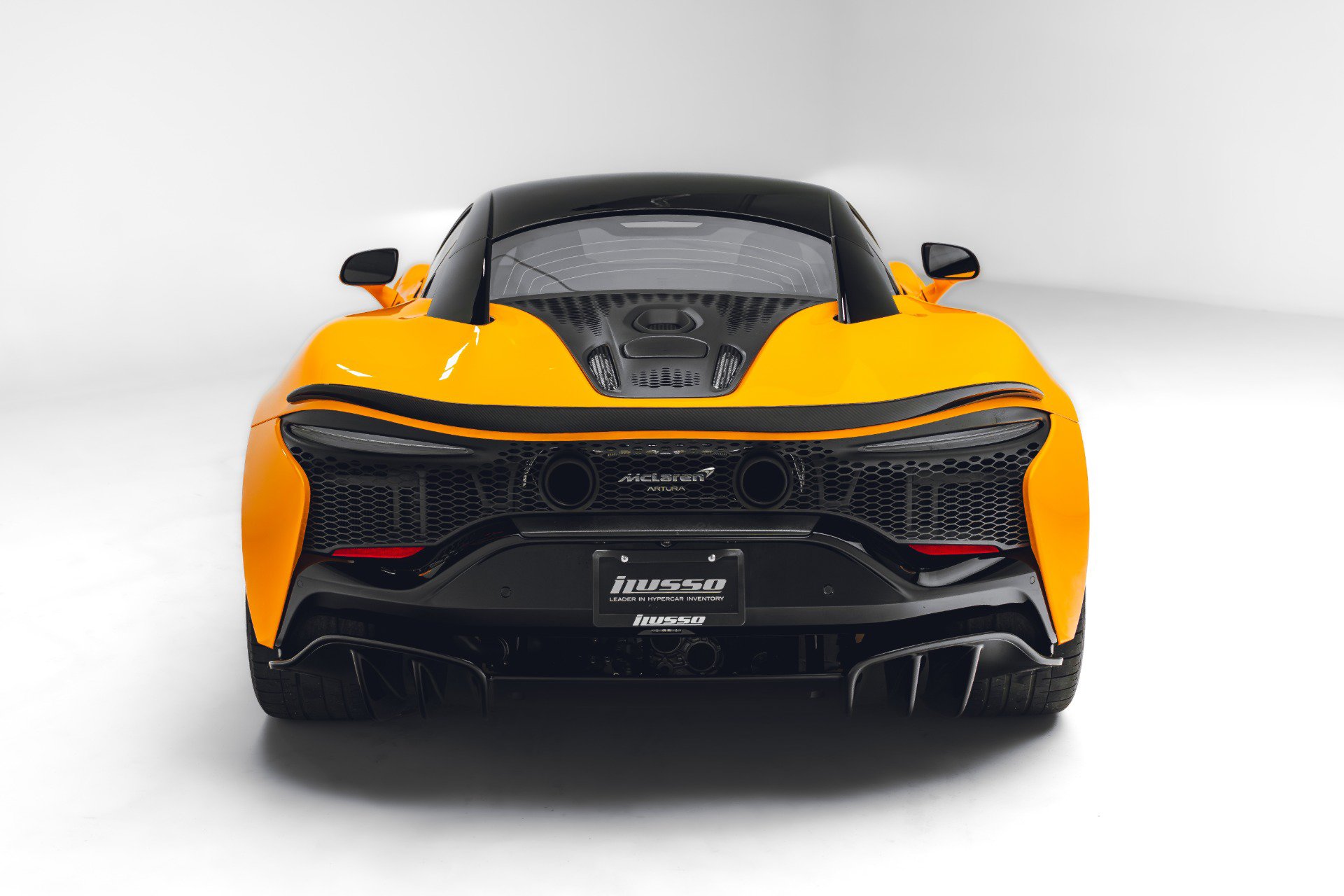 Used 2023 McLaren Artura RWD image 12