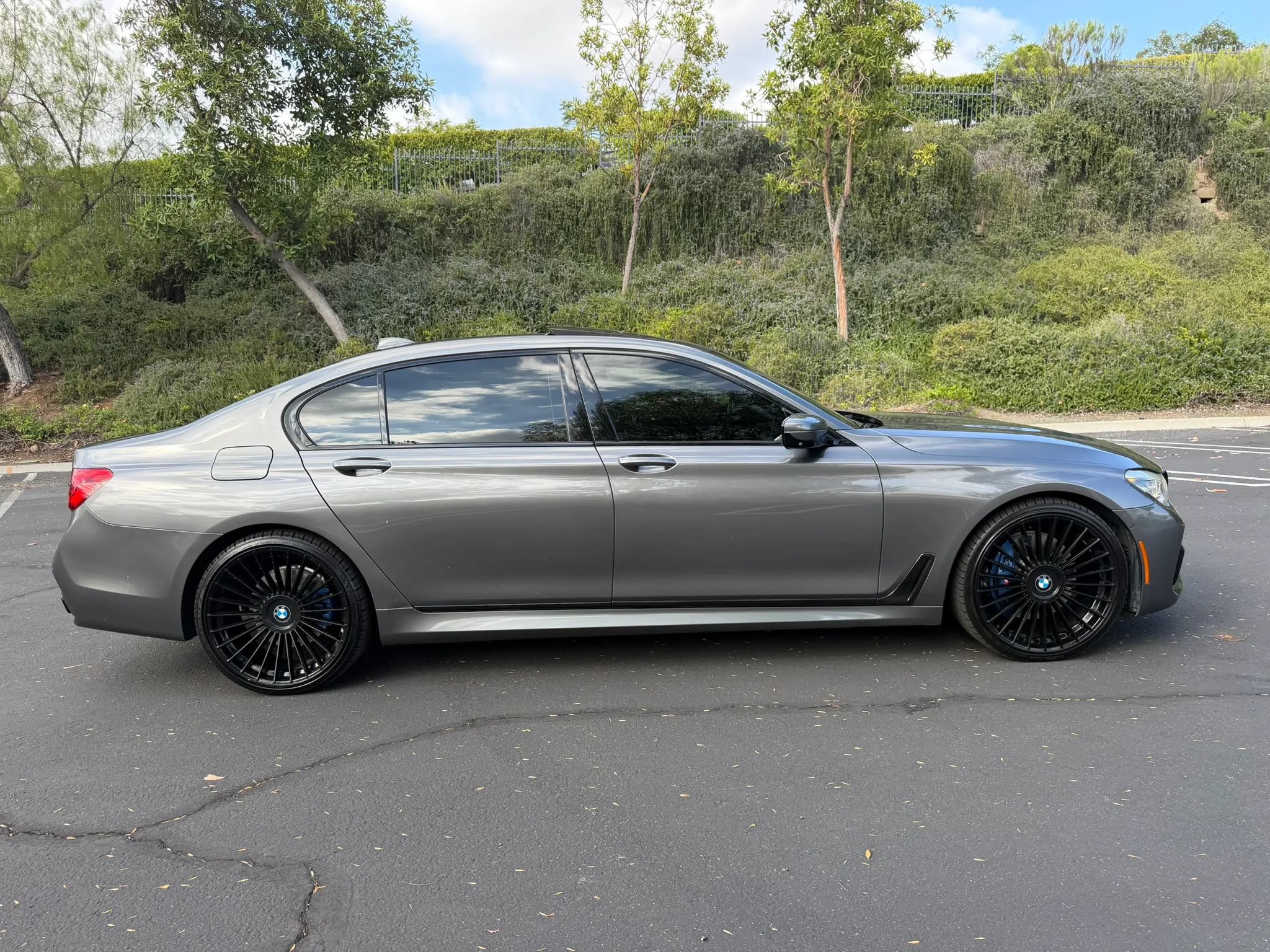 Used 2017 BMW 750i RWD image 6