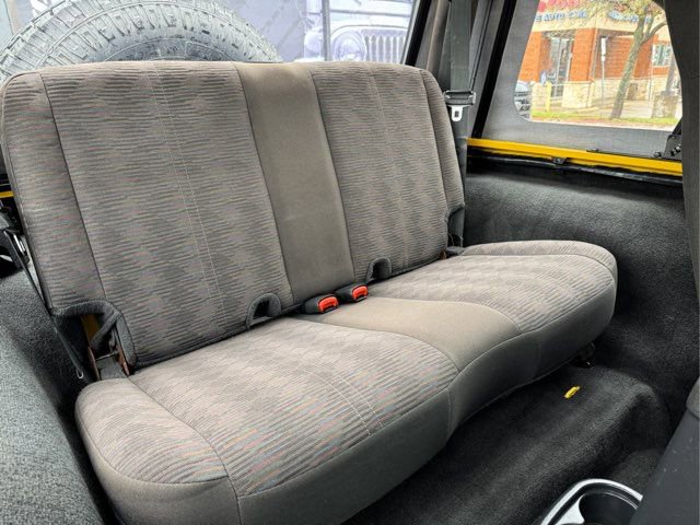 Used 2004 Jeep Wrangler Rubicon w/ Dual Top Group image 27