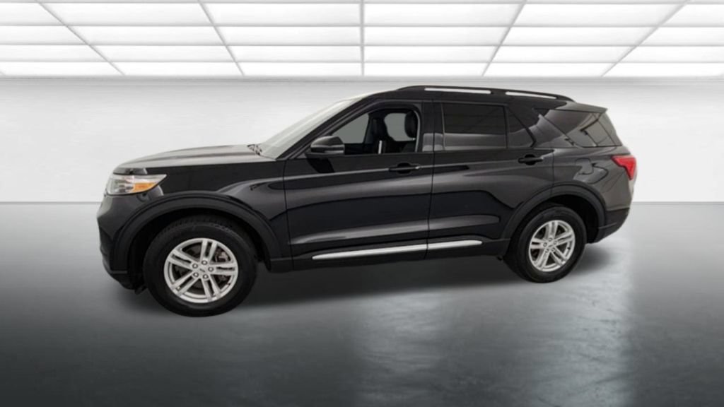 Used 2022 Ford Explorer XLT w/ Equipment Group 202A AWD/4WD image 3
