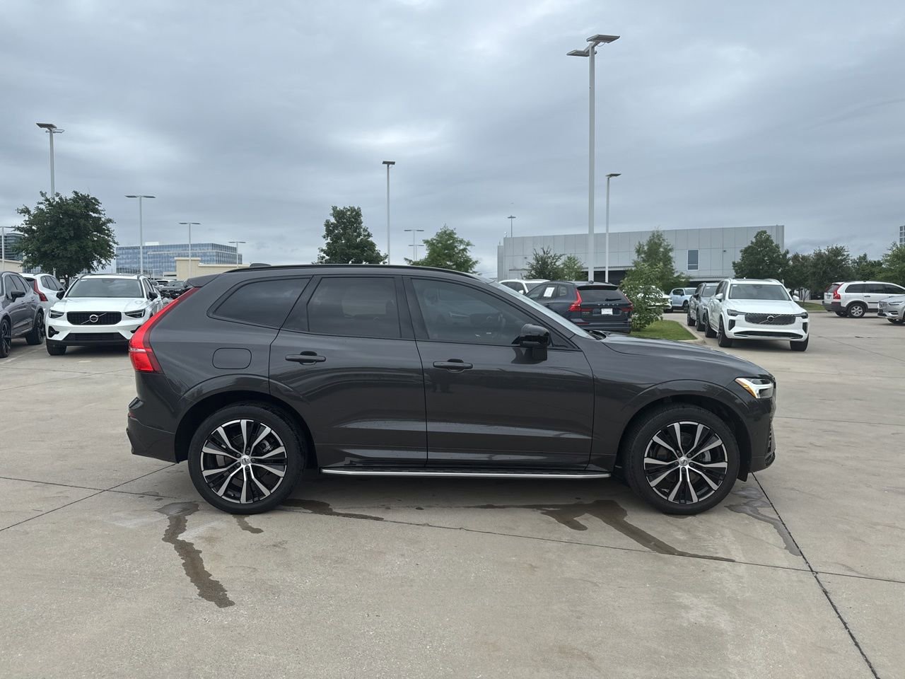 Used 2024 Volvo XC60 B5 Plus w/ Protection Package Premier AWD/4WD image 4