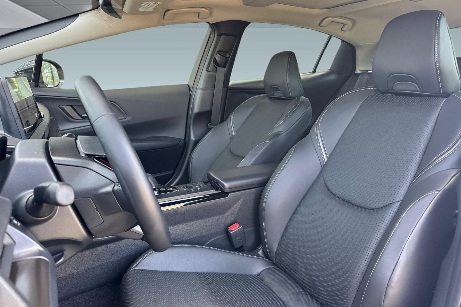 New 2027 Toyota Prius LE FWD image 5
