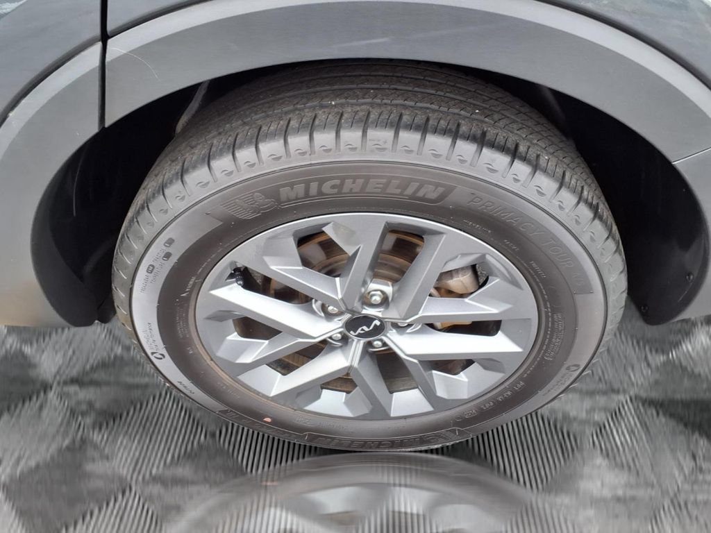 Used 2024 Kia Telluride LX AWD/4WD image 25