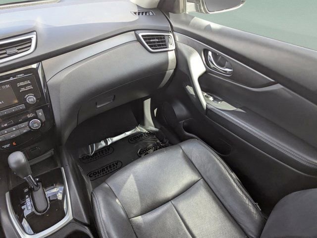 Used 2016 Nissan Rogue SV w/ SV Family Package FWD image 21