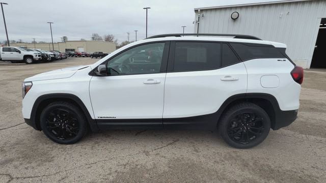 Used 2022 GMC Terrain SLE w/ Driver Convenience Package AWD/4WD image 7