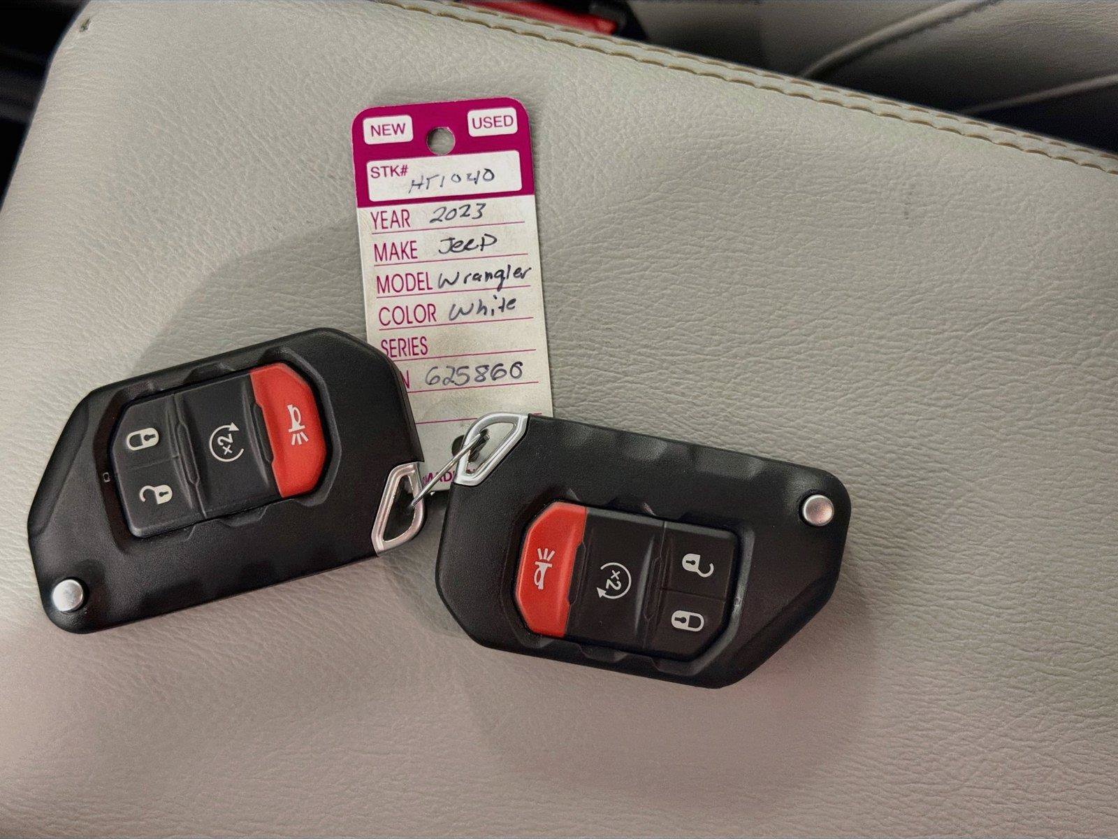 Used 2023 Jeep Wrangler Unlimited Sahara AWD/4WD image 4