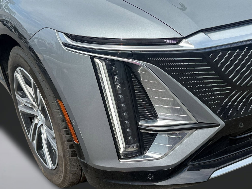 Certified 2024 Cadillac Lyriq Luxury AWD/4WD image 9