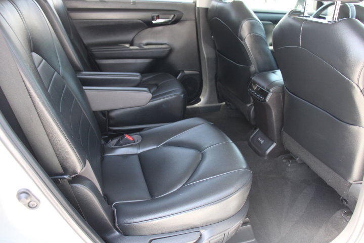 Used 2023 Toyota Highlander XLE FWD image 19