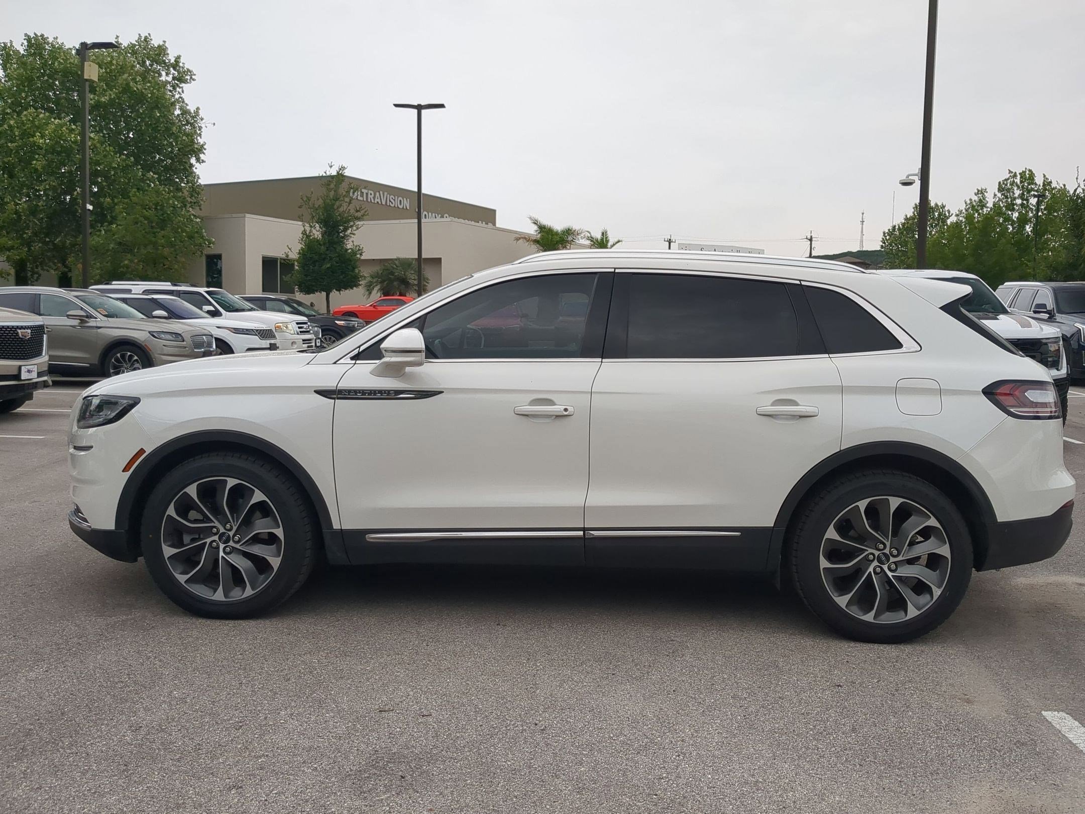 Used 2021 Lincoln Nautilus Reserve FWD image 6