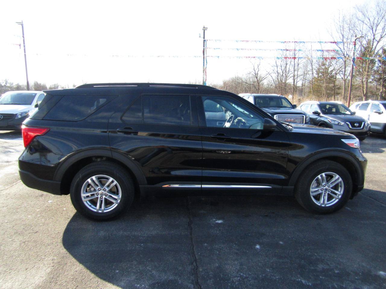 Used 2022 Ford Explorer XLT w/ Equipment Group 202A AWD/4WD image 8