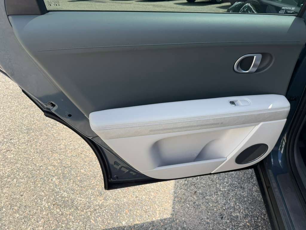 Used 2023 Hyundai Ioniq 5 SEL w/ Cargo Package AWD/4WD image 16