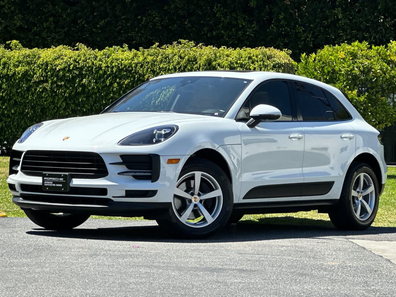 Certified 2019 Porsche Macan AWD/4WD image 1