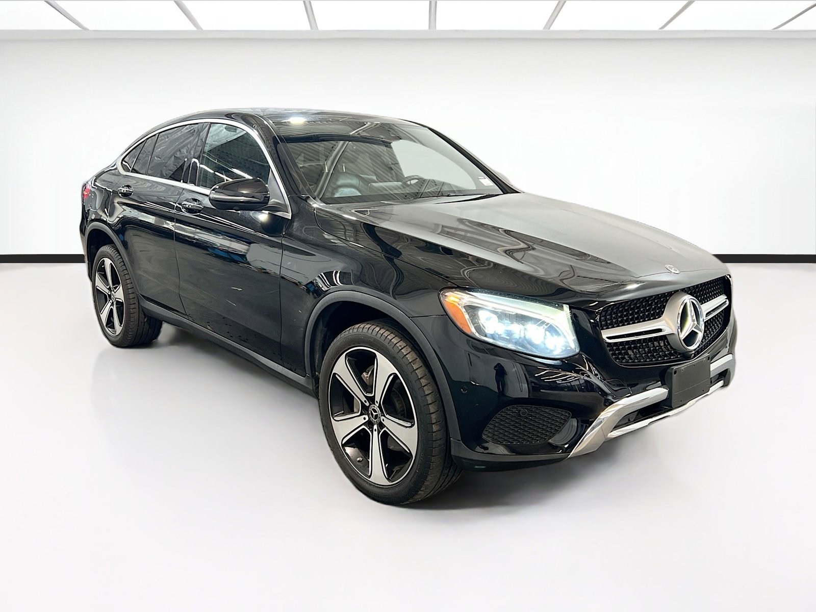 Used 2019 Mercedes-Benz GLC 300 4MATIC Coupe w/ Multimedia Package image 3