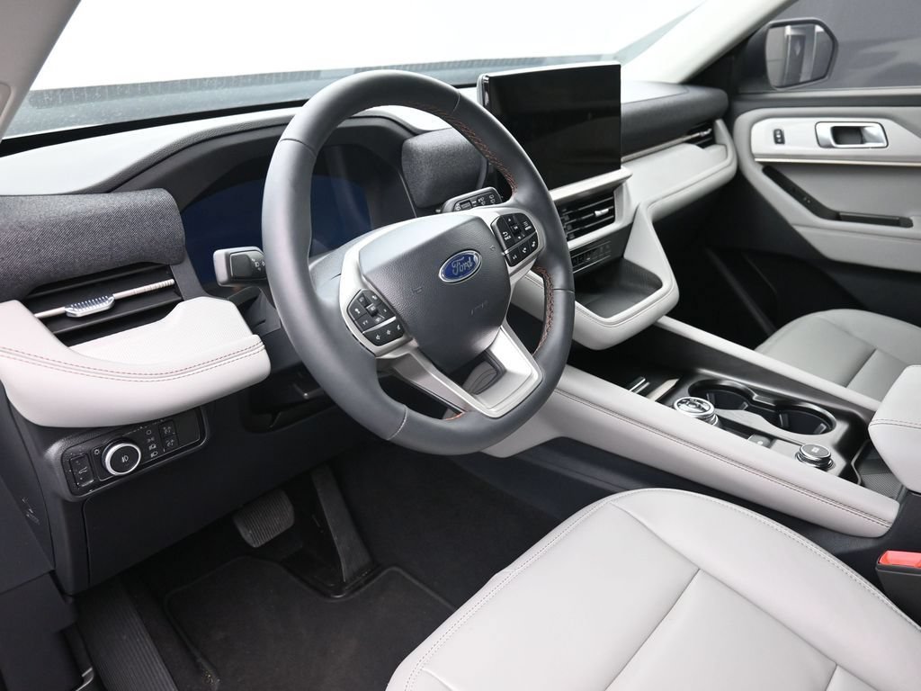 Certified 2025 Ford Explorer Active w/ Active Comfort Package RWD image 16