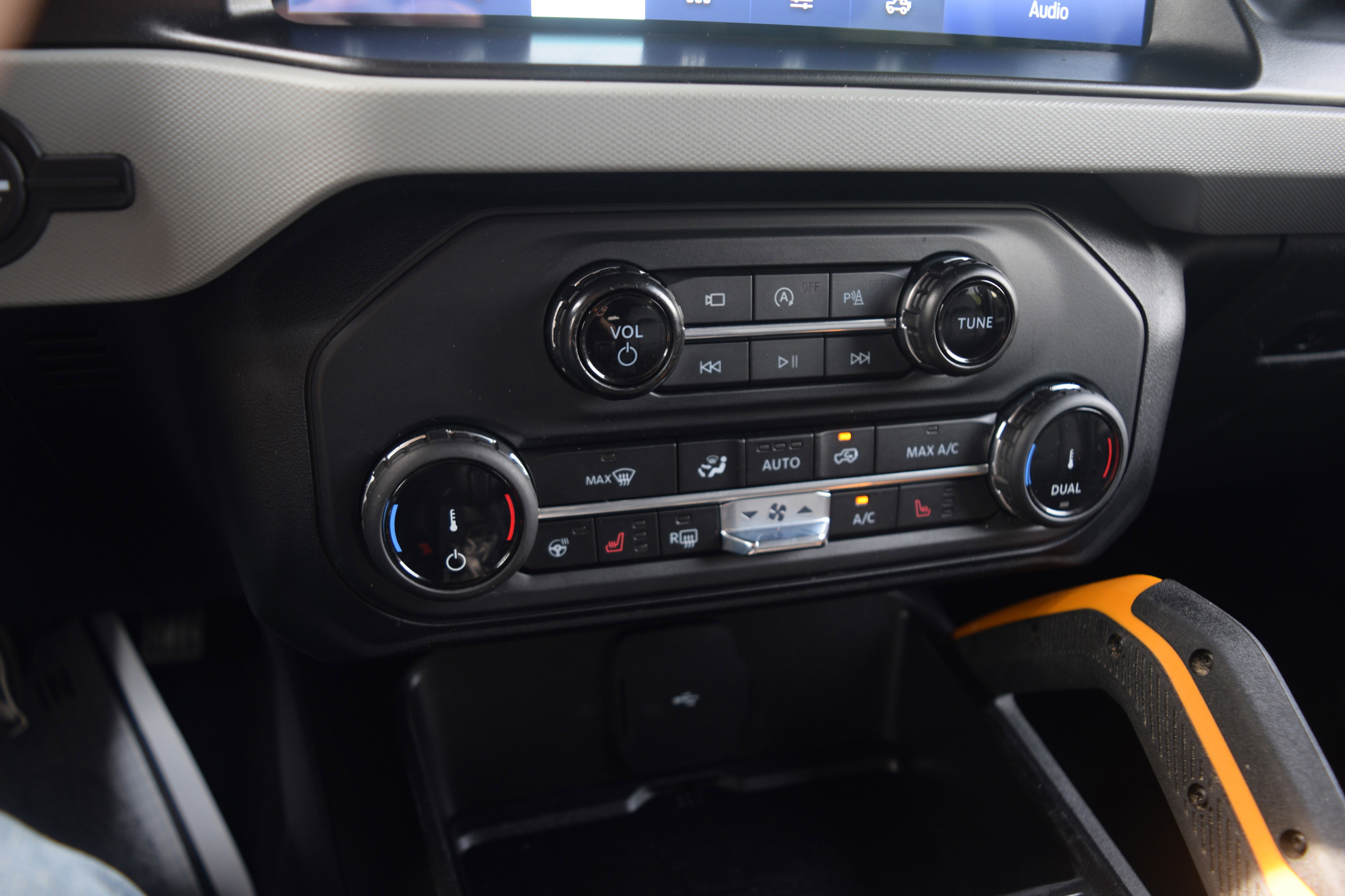 Used 2022 Ford Bronco Badlands image 11