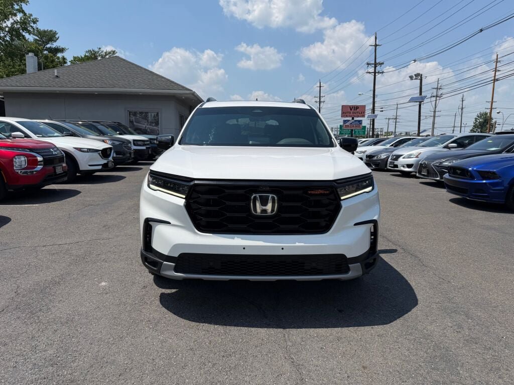 Used 2023 Honda Pilot TrailSport image 2