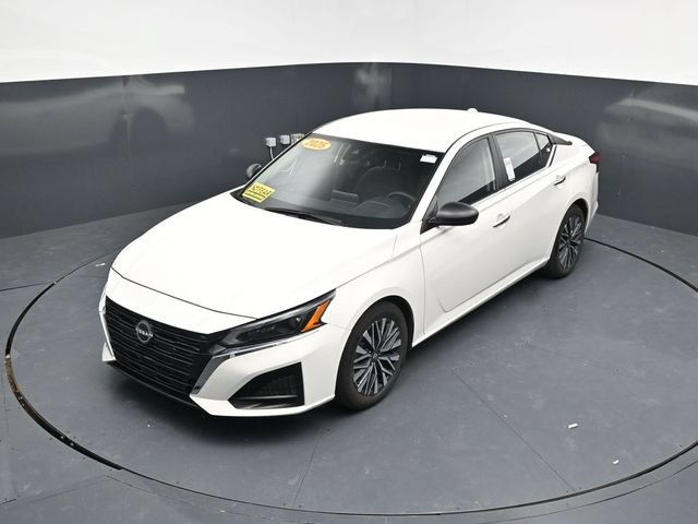 Used 2025 Nissan Altima 2.5 SV FWD image 45