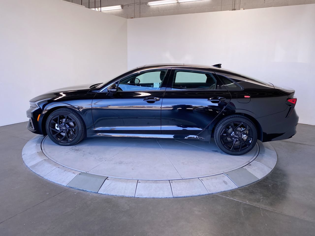 Certified 2026 Kia K5 GT-Line w/ GT-Line Premium Package FWD image 2