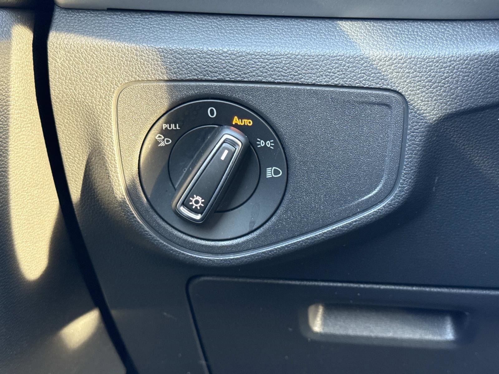 Used 2023 Volkswagen Atlas SE image 12