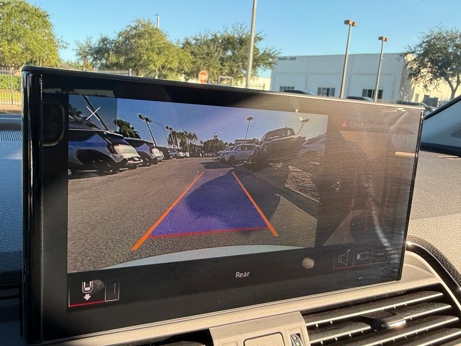 Used 2024 Audi Q5 e Premium Plus w/ Premium Plus Package image 35