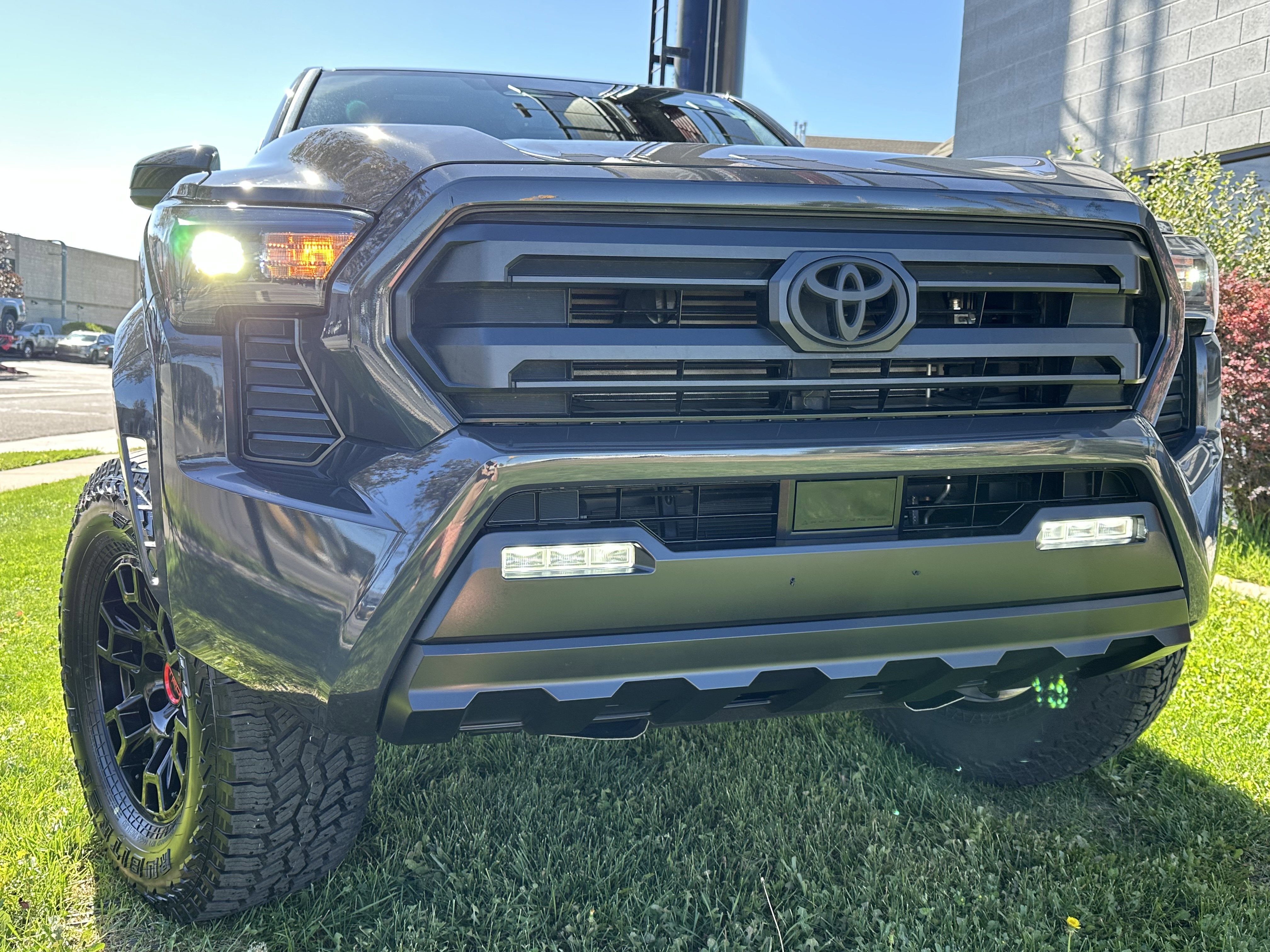 Used 2024 Toyota Tacoma SR5 image 3