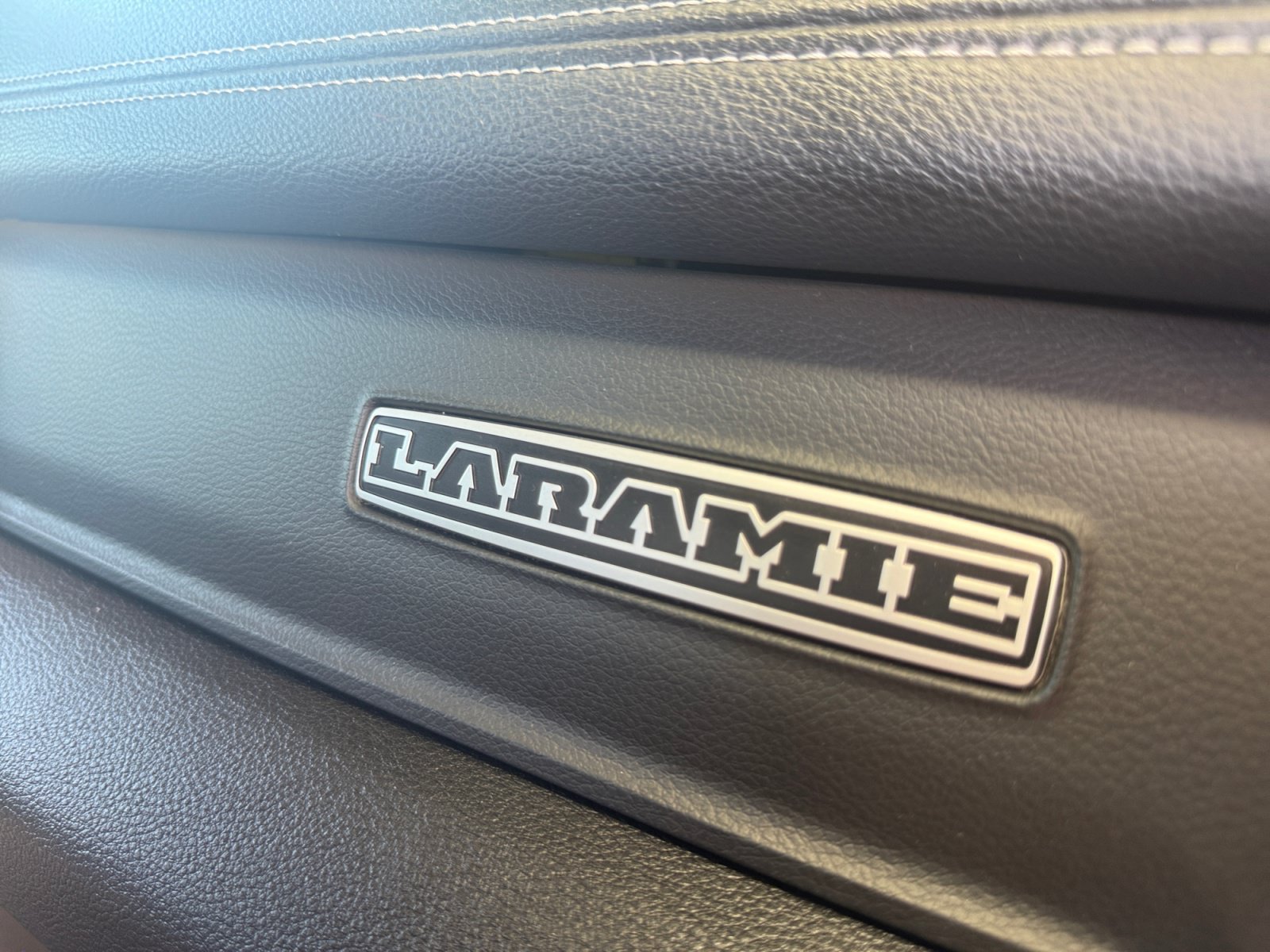 Used 2019 RAM 3500 Laramie w/ Black Appearance Package AWD/4WD image 31