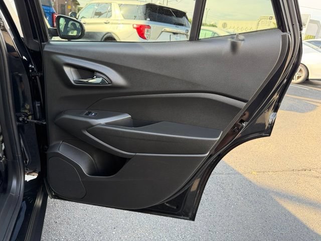 Used 2025 Chevrolet Trax RS w/ Sunroof Package FWD image 7