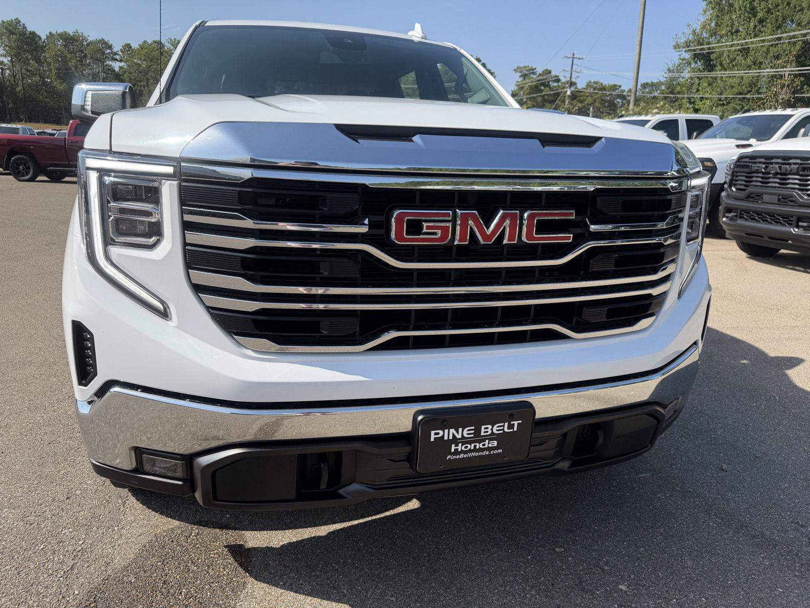 Used 2026 GMC Sierra 1500 SLT AWD/4WD image 24