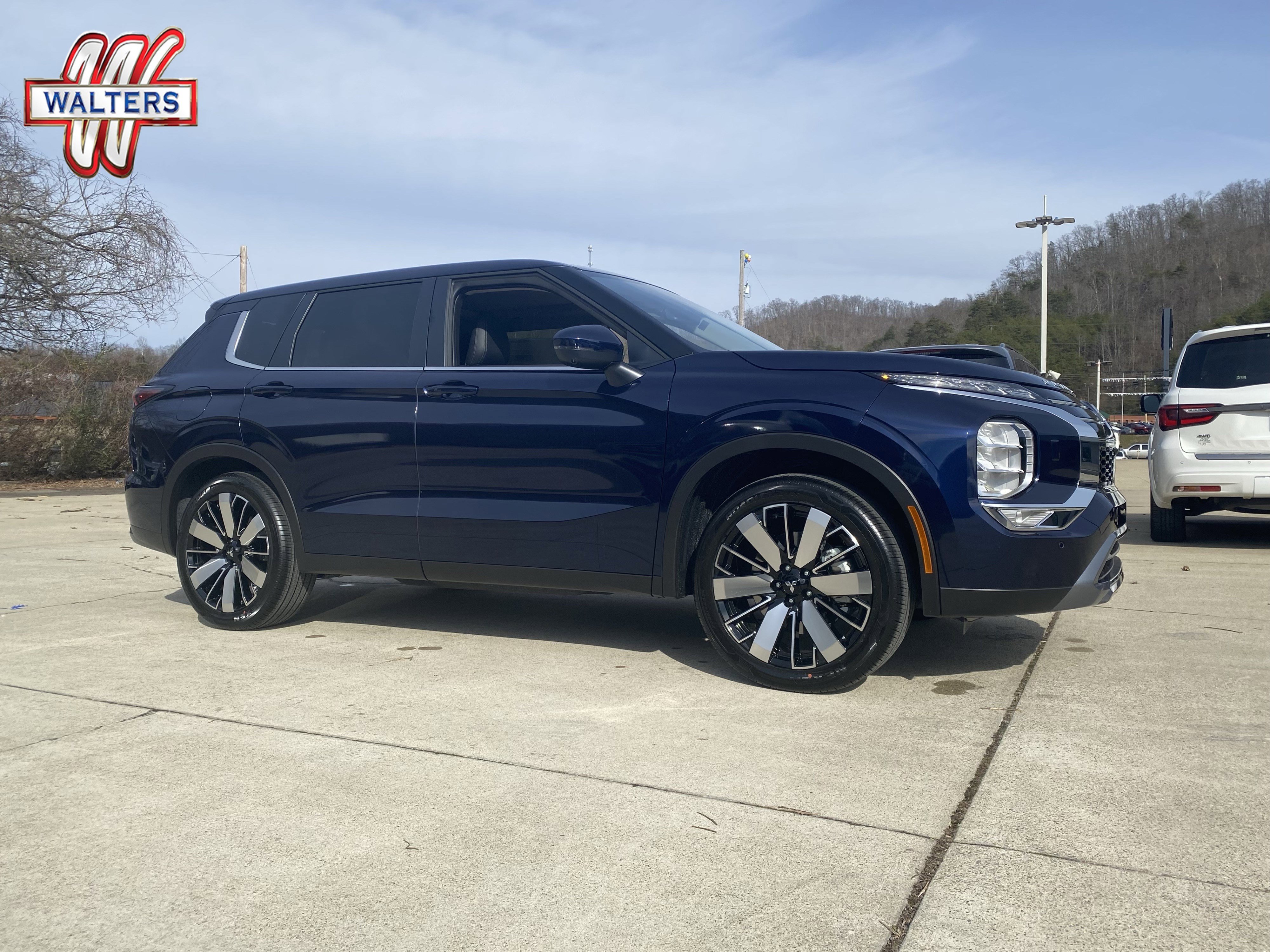 New 2026 Mitsubishi Outlander SE image 1