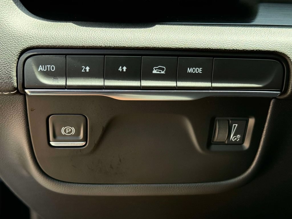 Used 2023 Cadillac Escalade Premium Luxury AWD/4WD image 31
