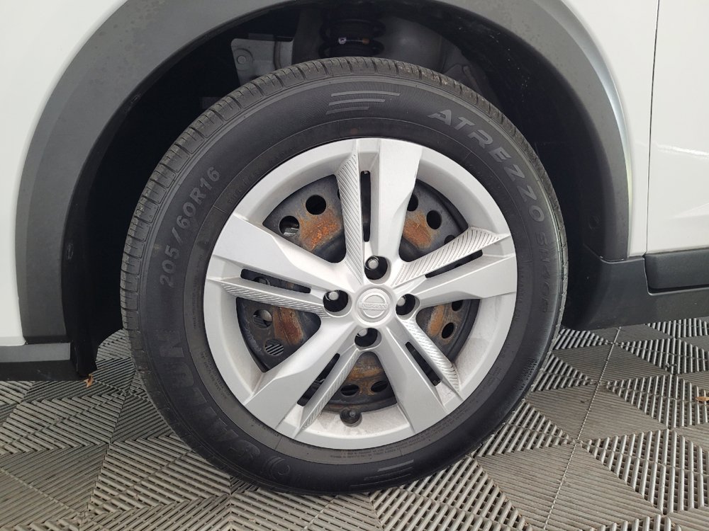 Used 2021 Nissan Kicks S FWD image 31