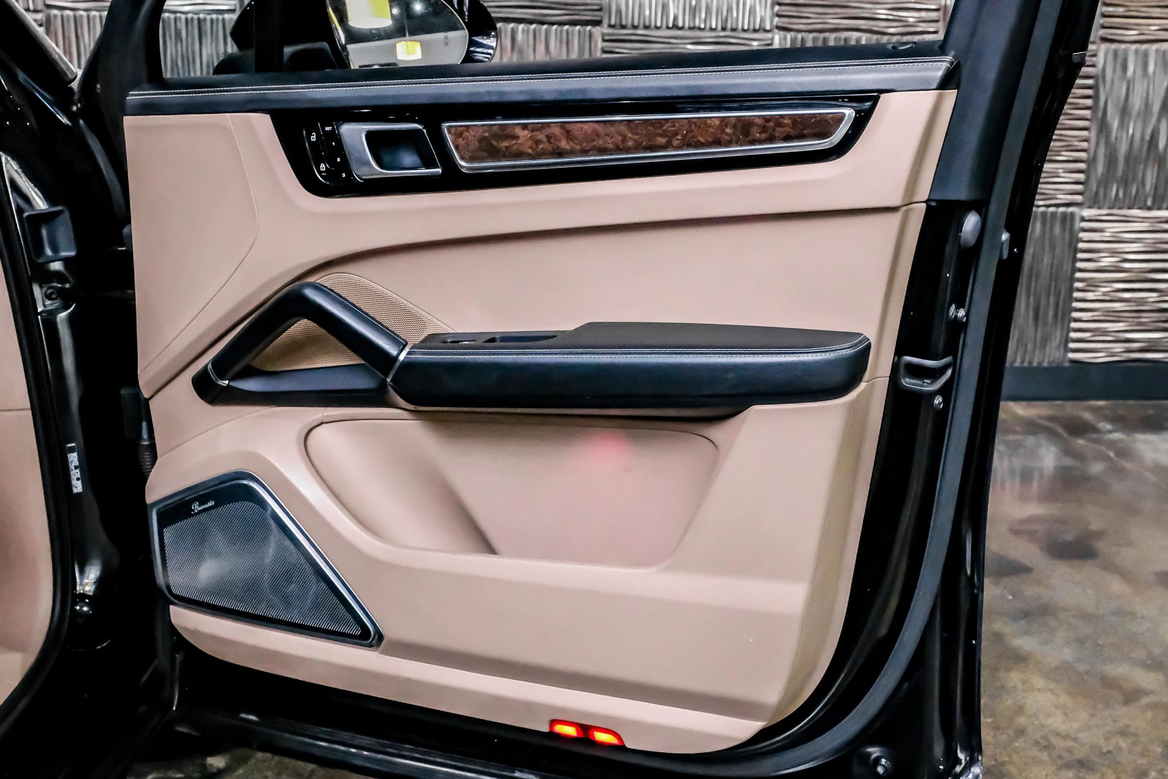 Used 2020 Porsche Cayenne S image 38