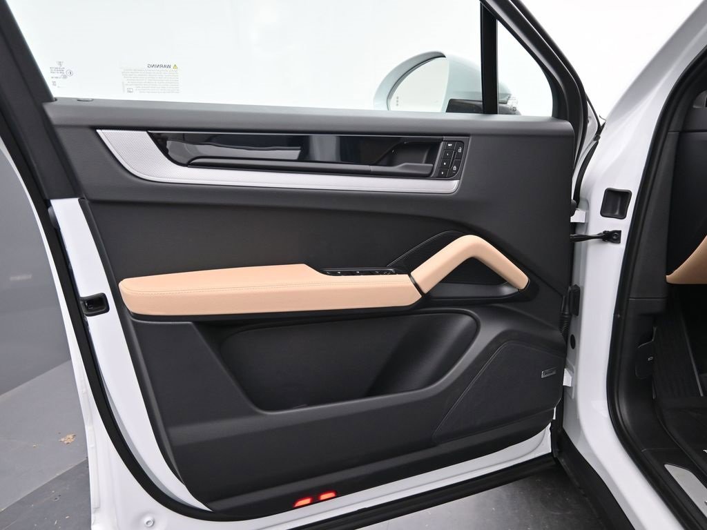 New 2025 Porsche Cayenne Coupe image 19