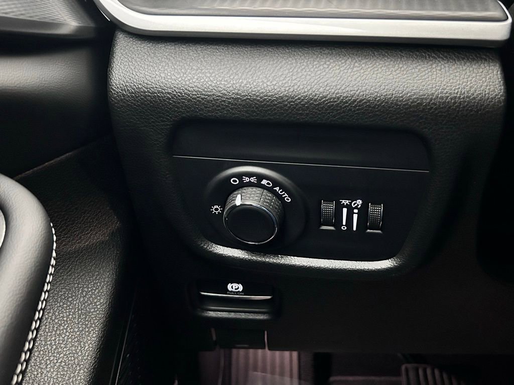 New 2026 Jeep Grand Cherokee L Laredo AWD/4WD image 21
