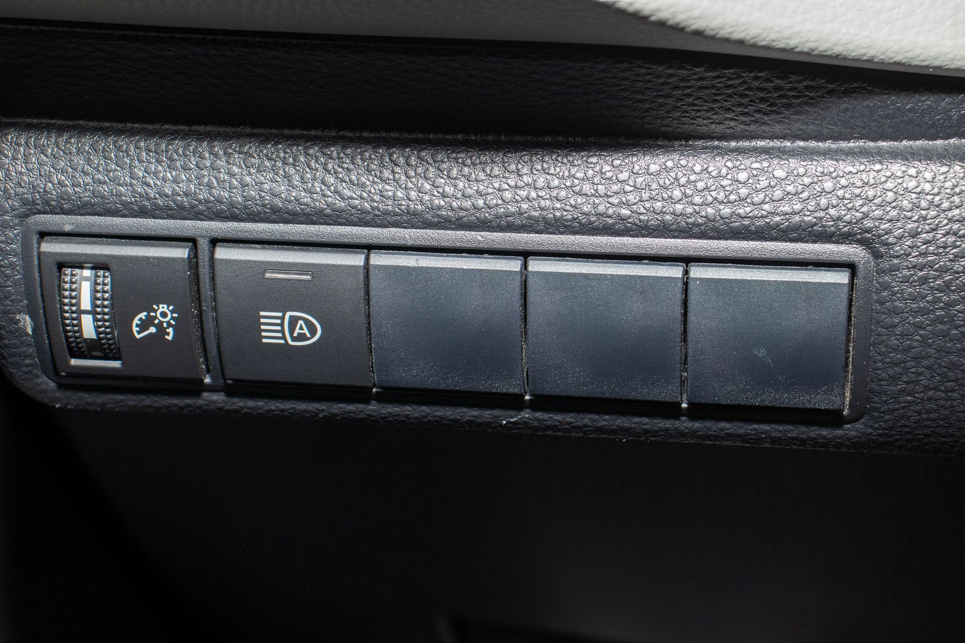 Used 2020 Toyota Corolla LE image 24