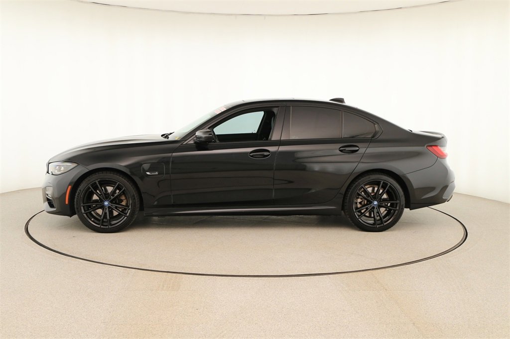 Used 2022 BMW 330e w/ M Sport Package image 2