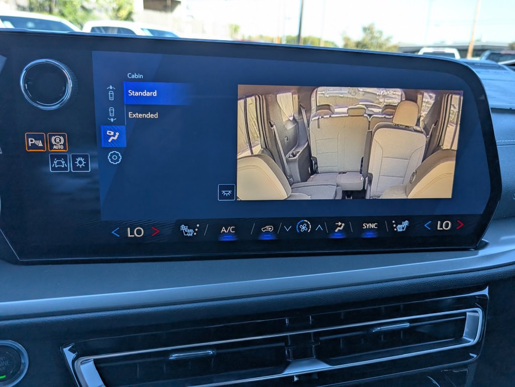 New 2027 Chevrolet Traverse LT w/ Driver Confidence Package FWD image 23