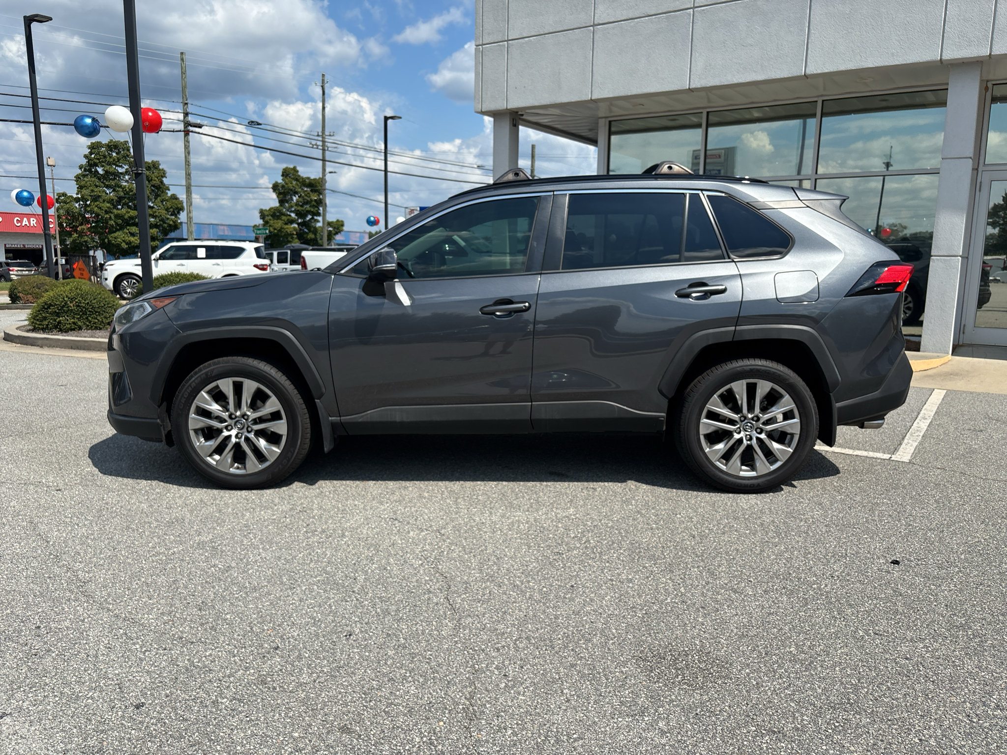 Used 2019 Toyota RAV4 XLE Premium FWD image 3