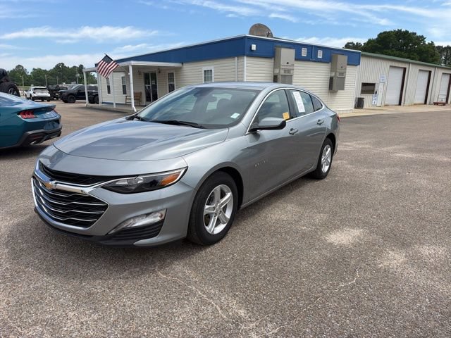 Used 2024 Chevrolet Malibu LT FWD image 2