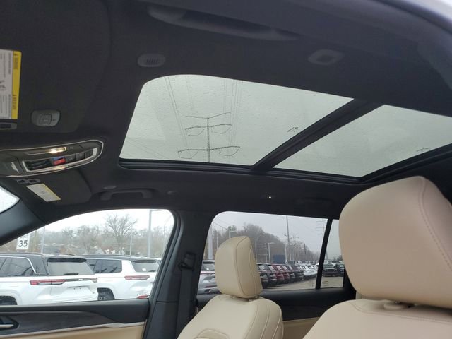 New 2025 Jeep Grand Cherokee L Limited w/ Black Appearance Package image 19