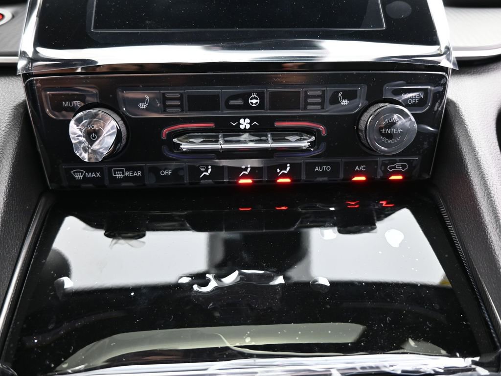 Used 2025 Jeep Grand Cherokee Altitude RWD image 20