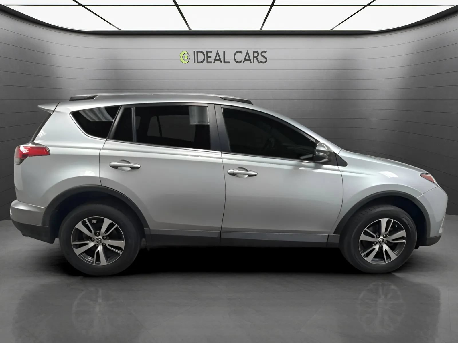 Used 2018 Toyota RAV4 XLE FWD image 4