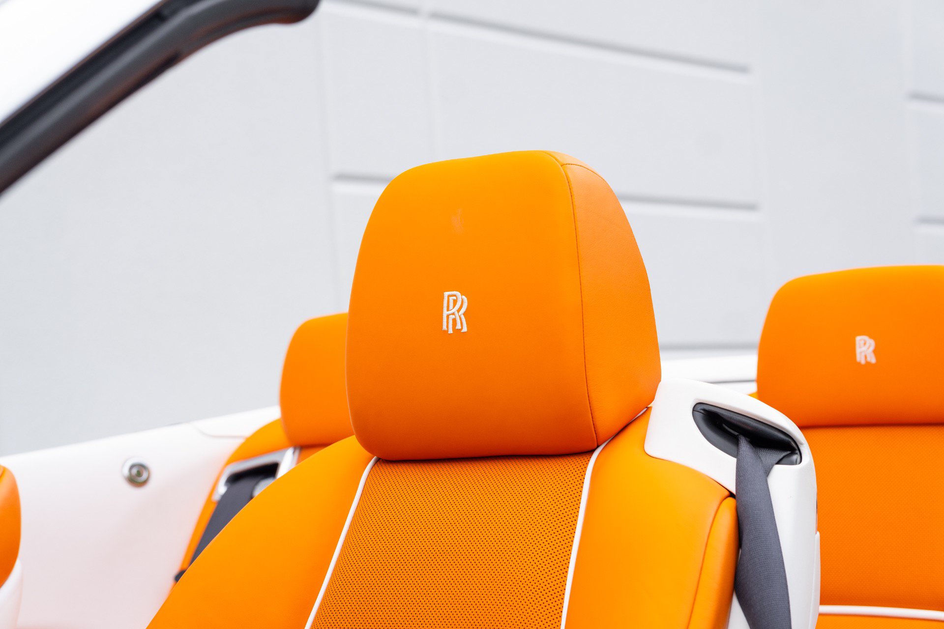 Used 2017 Rolls-Royce Dawn RWD image 50