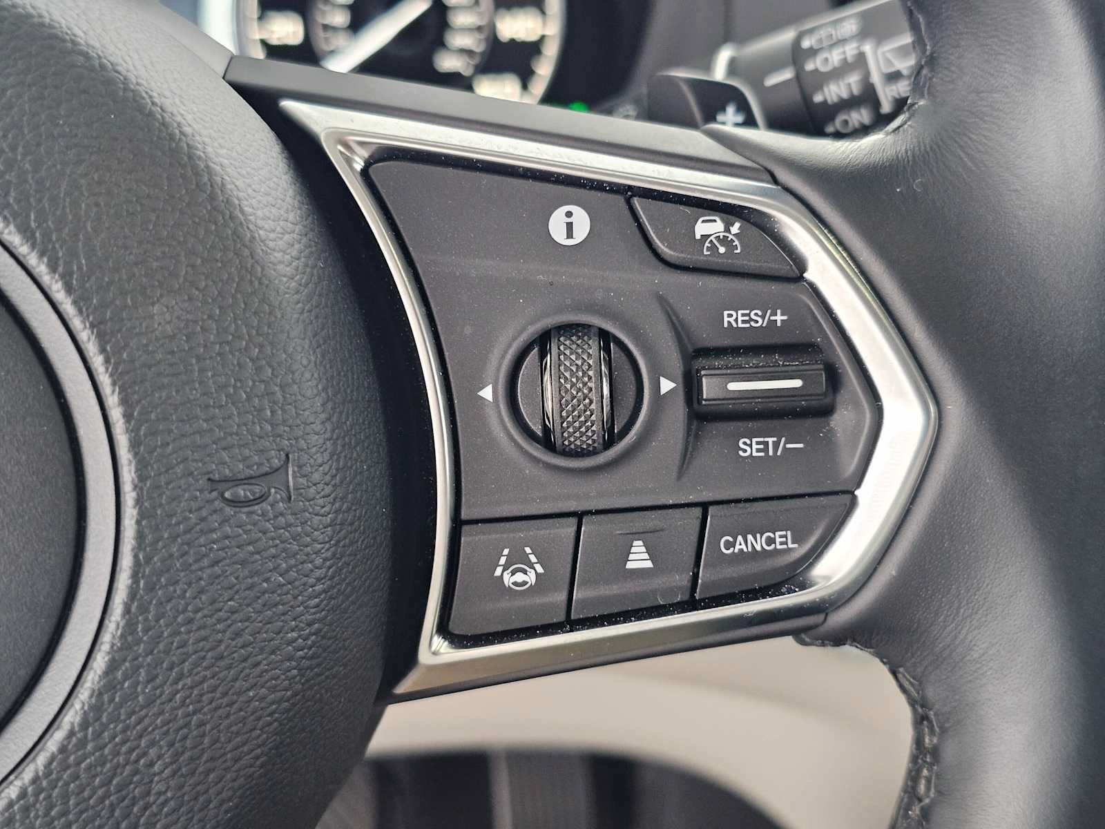 Used 2025 Acura RDX SH-AWD w/ Technology Package image 28