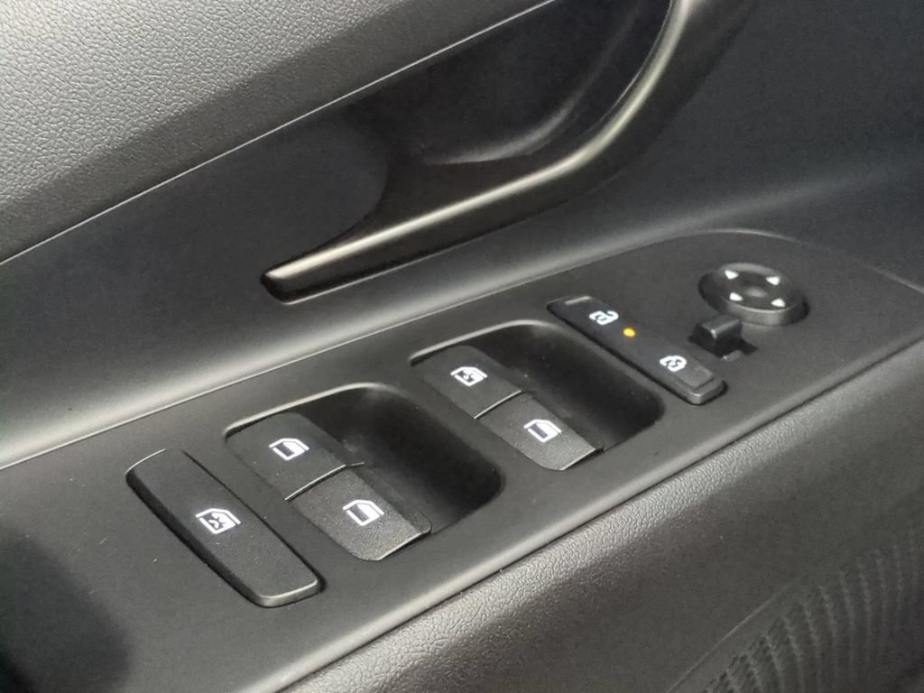 Used 2025 Hyundai Elantra Sport FWD image 28