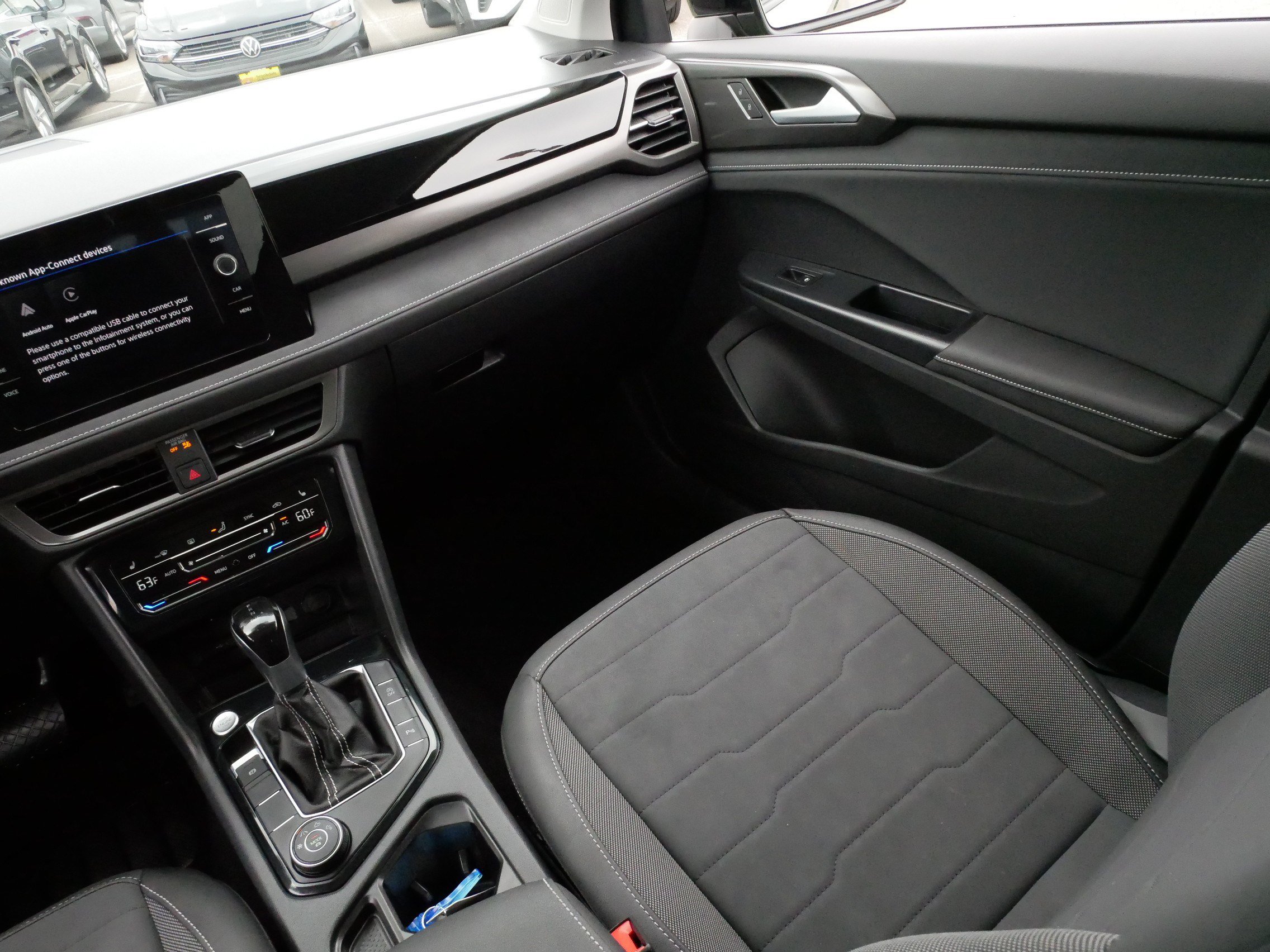 Certified 2025 Volkswagen Taos SE AWD/4WD image 11