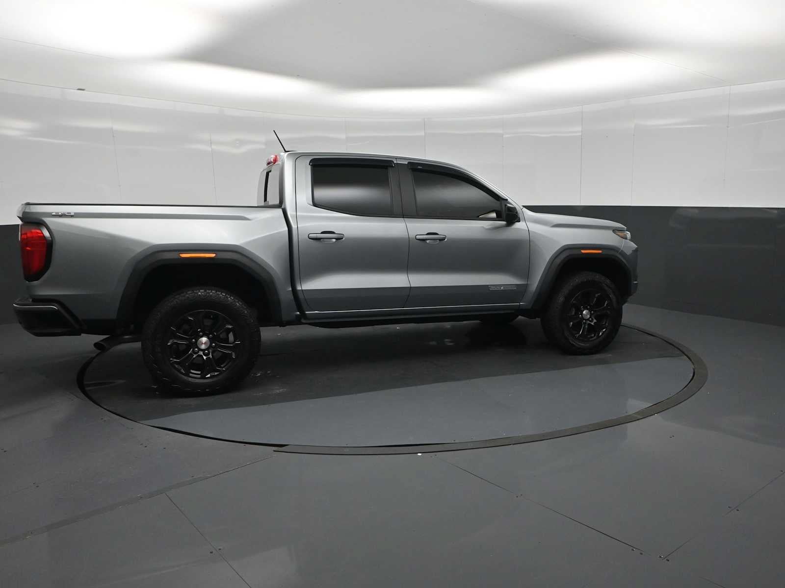 Used 2024 GMC Canyon Elevation w/ Convenience Package AWD/4WD image 9